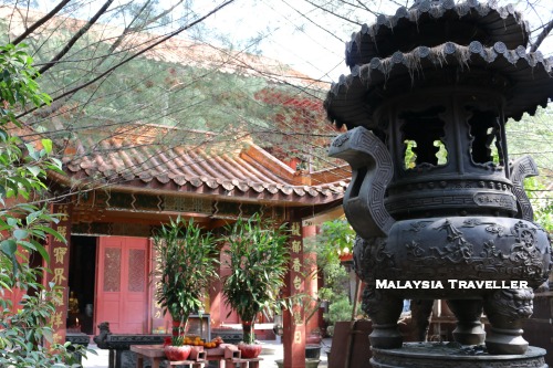 Salak south chinese temple